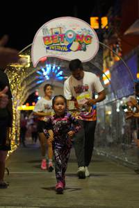 BIB: 097, 3057
                            <button type="button" onclick="openModal(21830996)" class="btn btn-primary btn-sm float-right btn-popup" data-toggle="modal" data-target=".modal-high-quality">
                        <i class="fas fa-shopping-cart"></i> Add to Cart
                    </button>
                                            <button type="button" onclick="isThisMe(21830996, true)" class="btn btn-success btn-sm float-right btn-popup btn-isme hidden" data-toggle="tooltip" data-placement="bottom" title="นี่คือรูปของคุณใช่ไหม คลิกที่นี่เพื่อเอาเข้าอัลบั้ม">
                        <i class="fas fa-plus"></i> Add to album
                    </button>
                    <button type="button" onclick="isThisMe(21830996, false)" class="btn btn-warning btn-sm float-right btn-popup btn-isnotme hidden">
                        <i class="fas fa-ban"></i> Remove from album
                    </button>